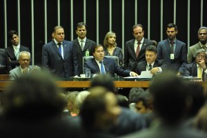 2018 - No plenário, ao lado do presidente da Câmara, Rodrigo Maia